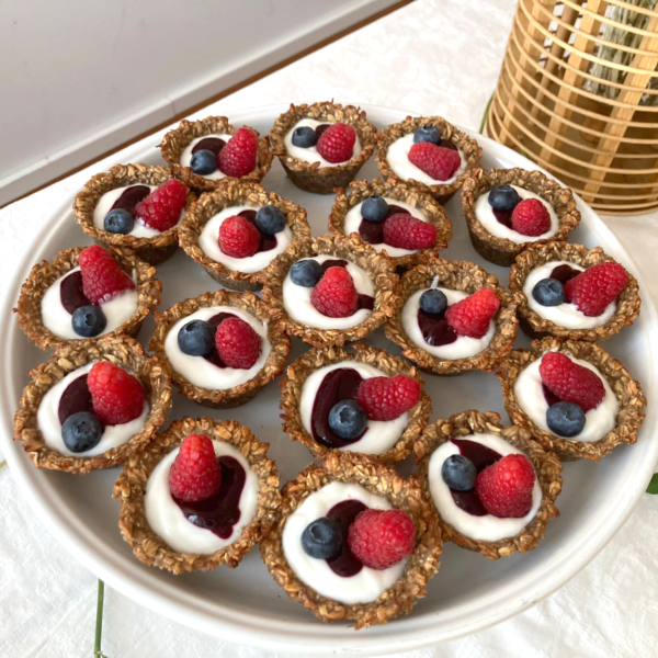 Copinhos de Aveia com Iogurte e Couli de Frutos Vermelhos - Image 2
