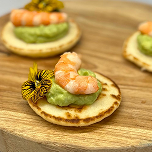 Blinis com Abacate e Camarão