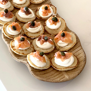 Blinis com Salmão e Queijo Creme
