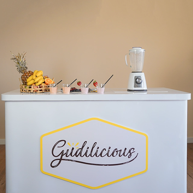 Bancada Gudilicious com batidos e fruta